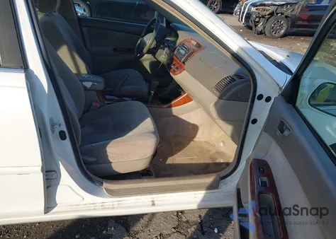 2004 Toyota Camry Le z USA, uszkodzony, nr VIN JTDBE32K440281011